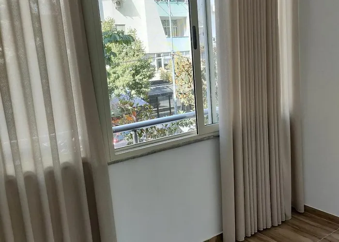 Bonzo Homes * Tirana